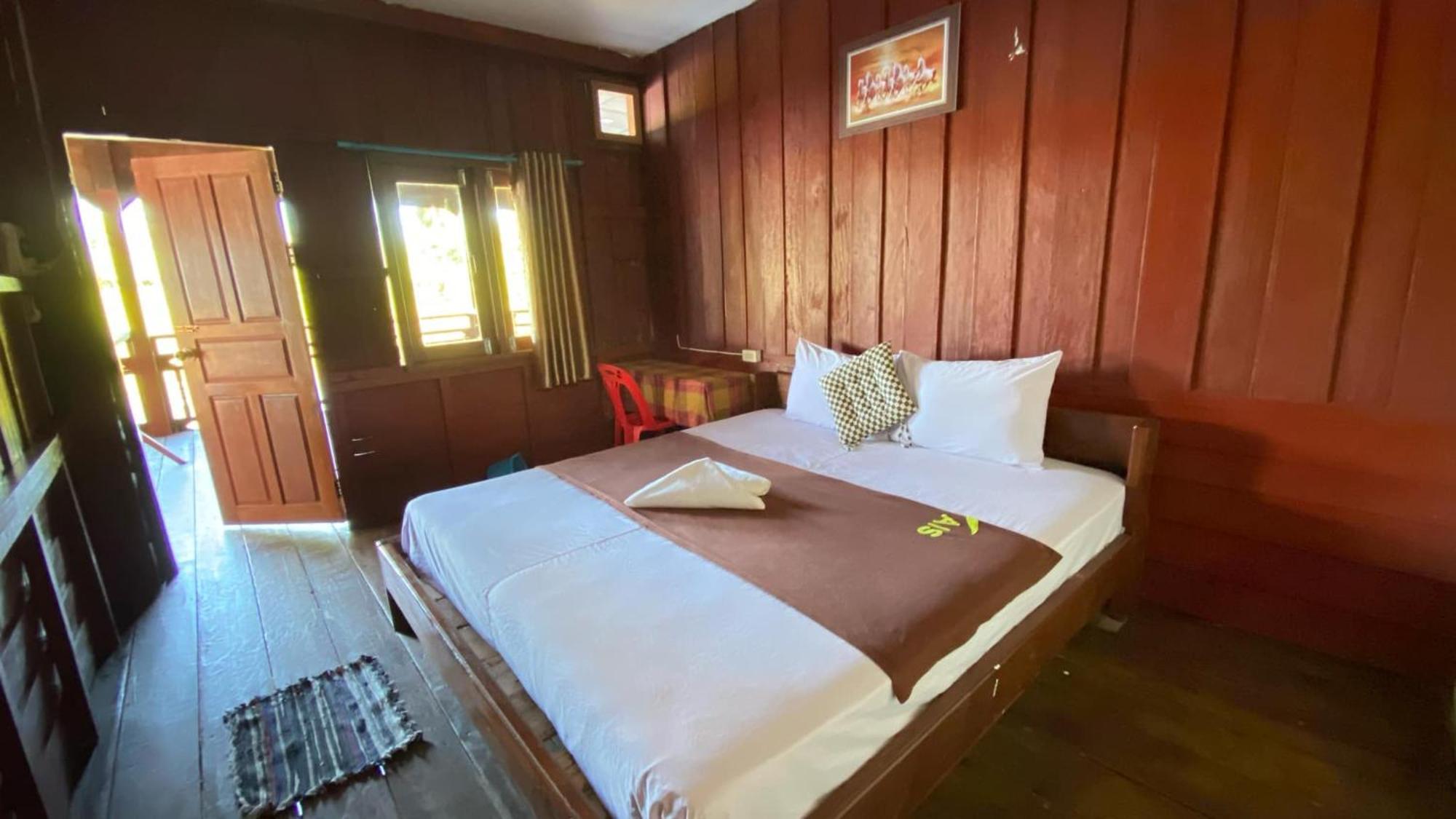 Souksanh River Bungalow Muang Không Exteriör bild