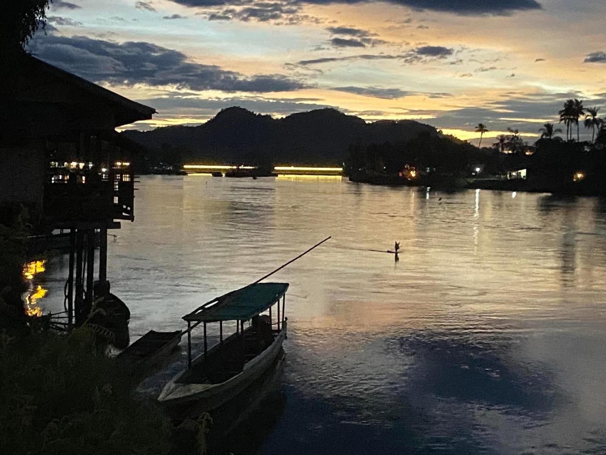 Souksanh River Bungalow Muang Không Exteriör bild