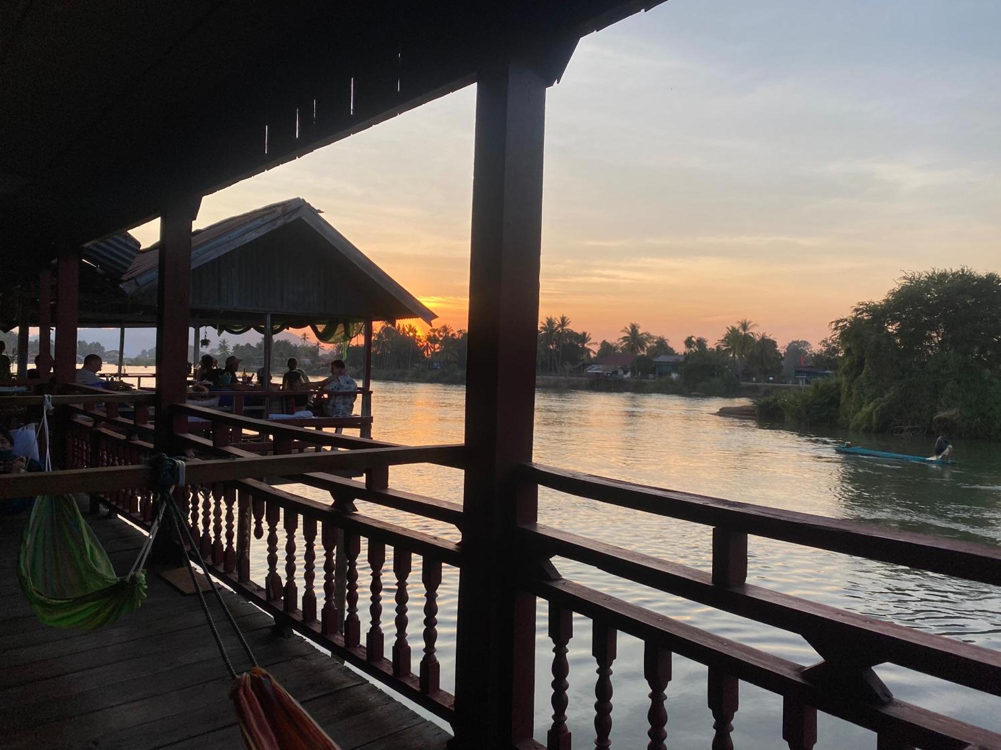 Souksanh River Bungalow Muang Không Exteriör bild