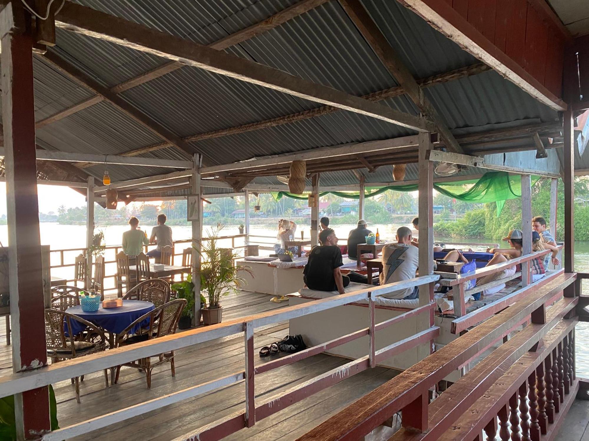 Souksanh River Bungalow Muang Không Exteriör bild